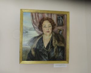 Штендер выставки «Легенды камчатской сцены». Камчатский краевой художественный музей. 20 марта 2025 года